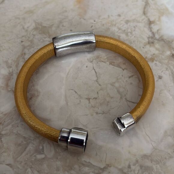 New! Handcrafted Leather Cuff Style Bracelet - Picture 6 of 9